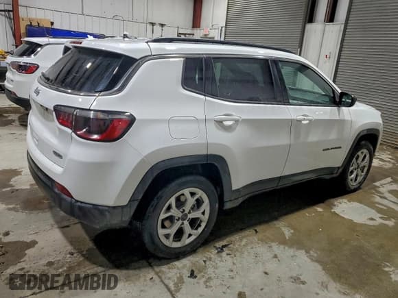 ✅ 2025 Jeep Compass Latitude • VIN: 3C4NJDBN6ST592822 • Lot: 94803335. Listed on Copart with 20,621 mi. Free auction sales archive from the USA and detailed vehicle history report at DreamBid. Image 3.