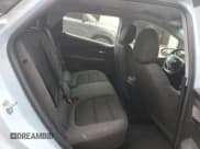 ✅ 2022 Chevrolet Bolt EV 1LT • VIN: 1G1FW6S06N4133122 • Lot: 55535384. Wystawiony na Copart z przebiegiem Nie podano. Bezpłatny archiwum sprzedaży aukcyjnych z USA i szczegółowy raport historii pojazdu na DreamBid. Zdjęcie 10.