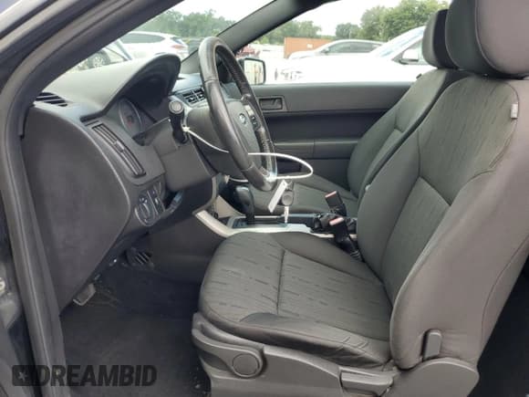 ✅ 2010 Ford Focus SE • VIN: 1FAHP3CN4AW144744 • Lot: 83990085. Wystawiony na Copart z przebiegiem 96 839 mil. Bezpłatny archiwum sprzedaży aukcyjnych z USA i szczegółowy raport historii pojazdu na DreamBid. Zdjęcie 7.