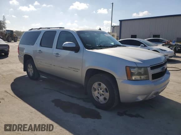 2010 Chevrolet Suburban LT z VIN 1GNUKJE36AR231624, wystawiony jako Copart lot #84595965 z przebiegiem 318 317 mil mil oraz Szkoda całkowita • Salvage title. Historia ofert i sprzedaży dostępna na DreamBid. Obrazek 4.
