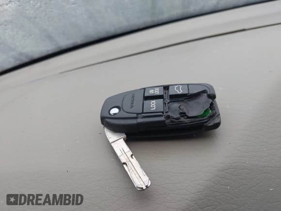 ✅ 2004 Volvo S80 • VIN: YV1TS92D341355217 • Lot: 42158789. Wystawiony na IAAI z przebiegiem 201 207 mil. Bezpłatny archiwum sprzedaży aukcyjnych z USA i szczegółowy raport historii pojazdu na DreamBid. Zdjęcie 11.