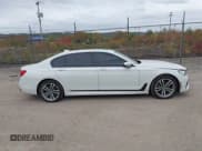 ✅ 2019 BMW 7 Series 740i xDrive • VIN: WBA7E4C56KGV28504 • Lot: 43549814. Wystawiony na IAAI z przebiegiem 127 615 mil. Bezpłatny archiwum sprzedaży aukcyjnych z USA i szczegółowy raport historii pojazdu na DreamBid. Zdjęcie 13.