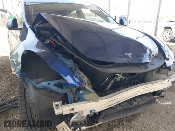 ✅ 2022 Tesla Model Y Long Range • VIN: 7SAYGDEE2NF306932 • Lot: 42167874. Wystawiony na IAAI z przebiegiem 58 478 mil. Bezpłatny archiwum sprzedaży aukcyjnych z USA i szczegółowy raport historii pojazdu na DreamBid. Zdjęcie 6.