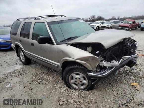 ✅ 2000 Chevrolet Blazer LT • VIN: 1GNDT13W5Y2311378 • Lot: 87050474. Wystawiony na Copart z przebiegiem Nie podano. Bezpłatny archiwum sprzedaży aukcyjnych z USA i szczegółowy raport historii pojazdu na DreamBid. Zdjęcie 4.
