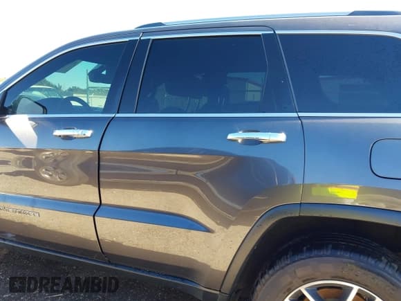✅ 2017 Jeep Grand Cherokee Limited • VIN: 1C4RJFBG2HC810080 • Lot: 43564365. Listed on IAAI with 125,811 mi. Free auction sales archive from the USA and detailed vehicle history report at DreamBid. Image 14.
