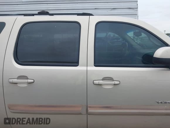 ✅ 2007 GMC Yukon XL SLT • VIN: 1GKFC16097R280171 • Lot: 41319694. Listed on IAAI with 241,553 mi. Free auction sales archive from the USA and detailed vehicle history report at DreamBid. Image 13.