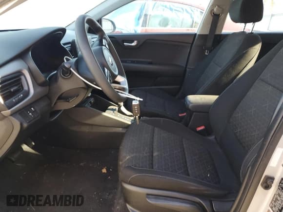 ✅ 2018 Kia Rio LX • VIN: 3KPA24ABXJE095388 • Lot: 82766755. Wystawiony na Copart z przebiegiem 62 406 mil. Bezpłatny archiwum sprzedaży aukcyjnych z USA i szczegółowy raport historii pojazdu na DreamBid. Zdjęcie 7.