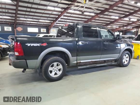 2010 Dodge 1500 Sport z VIN 1D7RV1CT1AS206928, wystawiony jako Copart lot #69956535 z przebiegiem 209 388 mil mil oraz Czysty tytuł • Clean title. Historia ofert i sprzedaży dostępna na DreamBid. Obrazek 3.