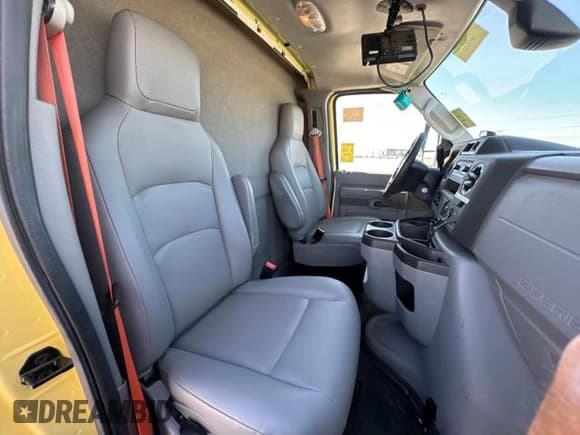 ✅ 2021 FORD E450 SUPER DUTY CUTAWAY VAN • VIN: 1FDXE4FN8MDC34245 • Lot: 74947084. Wystawiony na Copart z przebiegiem 70 651 mil. Bezpłatny archiwum sprzedaży aukcyjnych z USA i szczegółowy raport historii pojazdu na DreamBid. Zdjęcie 6.