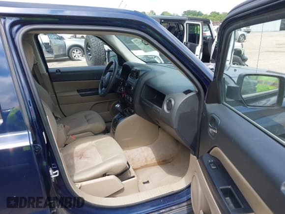 ✅ 2014 Jeep Patriot Sport • VIN: 1C4NJPBA7ED513229 • Lot: 42213427. Listed on IAAI with 207,264 mi. Free auction sales archive from the USA and detailed vehicle history report at DreamBid. Image 5.