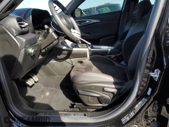 2024 Dodge Hornet GT z VIN ZACNDFAN1R3A15807, wystawiony jako Copart lot #49221725 z przebiegiem 27 453 mil mil oraz Szkoda całkowita • Salvage title. Historia ofert i sprzedaży dostępna na DreamBid. Obrazek 7.