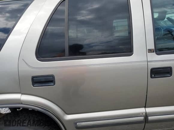 2001 Chevrolet Blazer LT z VIN 1GNCS13W512145867, wystawiony jako Copart lot #71829304 z przebiegiem 358 800 mil mil oraz Szkoda całkowita • Salvage title. Historia ofert i sprzedaży dostępna na DreamBid. Obrazek 11.