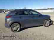 2018 Hyundai Kona SEL с VIN KM8K2CAA7JU131296, выставлен на аукционе Copart как лот 38617603 с пробегом 84 767 миль миль и . История ставок и продаж доступна на DreamBid. Изображение 3.