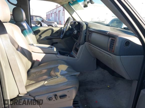 ✅ 2003 Chevrolet Suburban LS • VIN: 3GNEC16T83G233894 • Лот: 41339503. Опубликован ранее на IAAI с пробегом 201 076 миль. Бесплатный доступ к архиву аукционных продаж из США и подробный отчёт об истории автомобиля на DreamBid. Изображение 5.