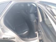 ✅ 2024 Mazda CX-30 S Premium • VIN: 3MVDMBDM9RM675269 • Lot: 42896036. Wystawiony na IAAI z przebiegiem 18 643 mil. Bezpłatny archiwum sprzedaży aukcyjnych z USA i szczegółowy raport historii pojazdu na DreamBid. Zdjęcie 8.