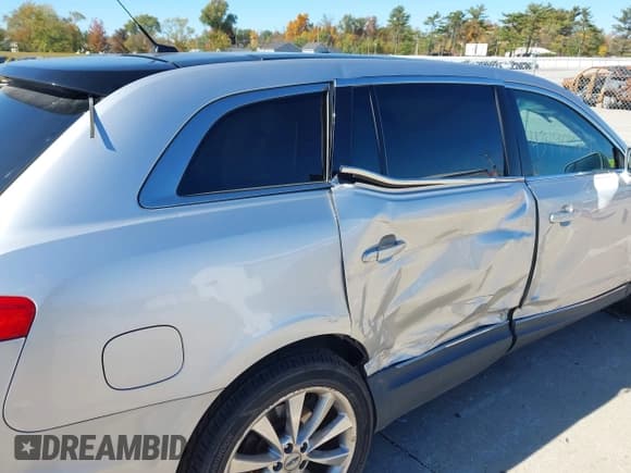 ✅ 2012 Lincoln MKT EcoBoost • VIN: 2LMHJ5AT5CBL54623 • Lot: 43490924. Listed on IAAI with 155,245 mi. Free auction sales archive from the USA and detailed vehicle history report at DreamBid. Image 6.