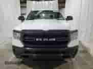 2022 Ram 1500 Tradesman z VIN 1C6RRFNG3NN432458, wystawiony jako Copart lot #86716515 z przebiegiem 18 299 mil mil oraz Czysty tytuł • Clean title. Historia ofert i sprzedaży dostępna na DreamBid. Obrazek 5.