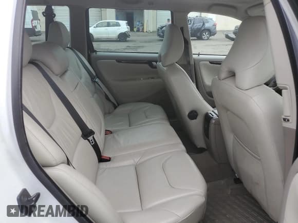 ✅ 2007 Volvo V70 2.5L Turbo • VIN: YV1SW592672633670 • Lot: 90690065. Listed on Copart with 109,858 mi. Free auction sales archive from the USA and detailed vehicle history report at DreamBid. Image 10.