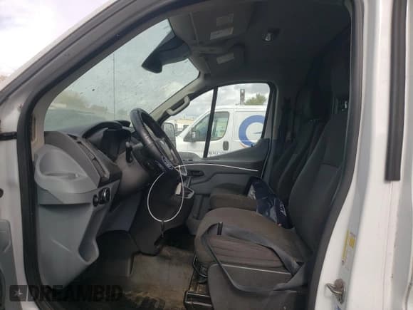 ✅ 2016 Ford Transit • VIN: 1FTYR2ZG8GKA40068 • Lot: 82570135. Wystawiony na Copart z przebiegiem 178 629 mil. Bezpłatny archiwum sprzedaży aukcyjnych z USA i szczegółowy raport historii pojazdu na DreamBid. Zdjęcie 7.