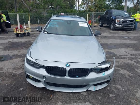 ✅ 2018 BMW 4 Series 440i • VIN: WBA4J5C57JBF07227 • Lot: 41562986. Wystawiony na IAAI z przebiegiem 76 316 mil. Bezpłatny archiwum sprzedaży aukcyjnych z USA i szczegółowy raport historii pojazdu na DreamBid. Zdjęcie 12.