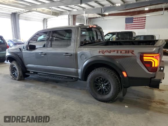 ✅ 2025 Ford F-150 Raptor • VIN: 1FTFW1RG6SFB42822 • Lot: 69957535. Wystawiony na Copart z przebiegiem 2 798 mil. Bezpłatny archiwum sprzedaży aukcyjnych z USA i szczegółowy raport historii pojazdu na DreamBid. Zdjęcie 2.