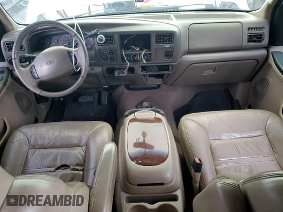 ✅ 2001 Ford Excursion Limited • VIN: 1FMSU43F81ED72660 • Lot: 89268045. Wystawiony na Copart z przebiegiem 231 100 mil. Bezpłatny archiwum sprzedaży aukcyjnych z USA i szczegółowy raport historii pojazdu na DreamBid. Zdjęcie 8.