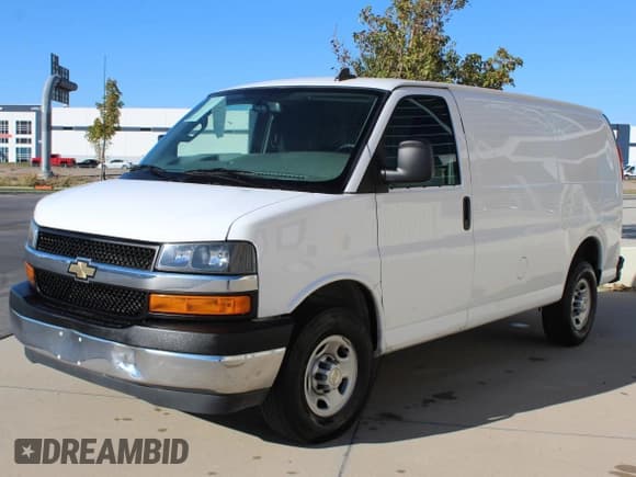 ✅ 2023 Chevrolet Express Cargo • VIN: 1GCWGAFPXP1243335 • Lot: 90331705. Wystawiony na Copart z przebiegiem 53 349 mil. Bezpłatny archiwum sprzedaży aukcyjnych z USA i szczegółowy raport historii pojazdu na DreamBid. Zdjęcie 2.