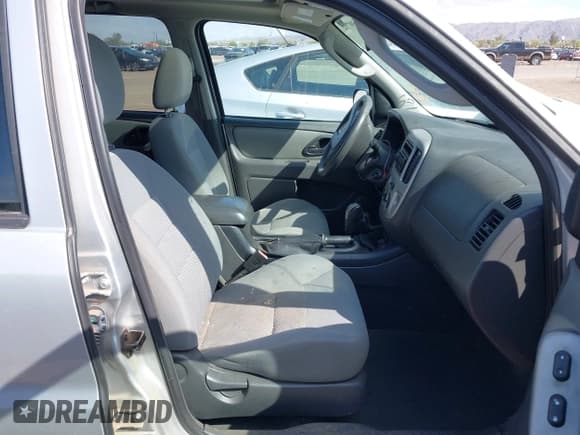 ✅ 2006 Ford Escape XLT • VIN: 1FMYU93106KB76667 • Lot: 41959732. Wystawiony na IAAI z przebiegiem 250 950 mil. Bezpłatny archiwum sprzedaży aukcyjnych z USA i szczegółowy raport historii pojazdu na DreamBid. Zdjęcie 5.