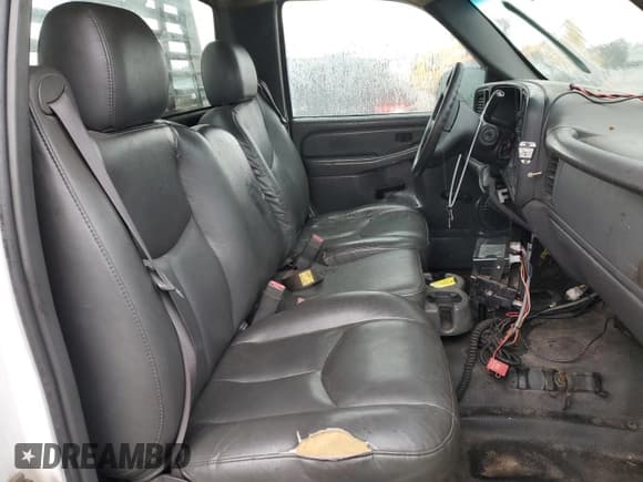 ✅ 2007 Chevrolet Silverado 2500HD Work Truck • VIN: 1GCHK24U17E127374 • Lot: 75830674. Wystawiony na Copart z przebiegiem Nie podano. Bezpłatny archiwum sprzedaży aukcyjnych z USA i szczegółowy raport historii pojazdu na DreamBid. Zdjęcie 10.