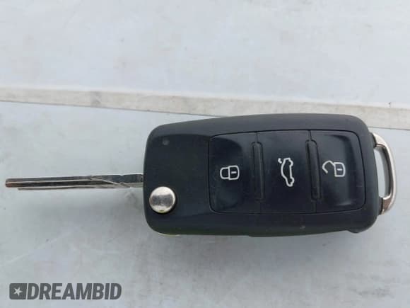 ✅ 2012 Volkswagen Passat S • VIN: 1VWAP7A31CC086856 • Lot: 42504779. Wystawiony na IAAI z przebiegiem 237 391 mil. Bezpłatny archiwum sprzedaży aukcyjnych z USA i szczegółowy raport historii pojazdu na DreamBid. Zdjęcie 11.