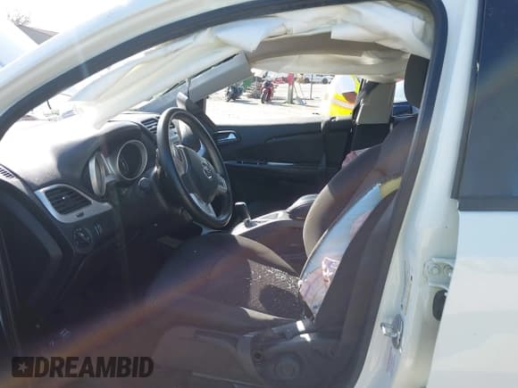 ✅ 2019 Dodge Journey SE • VIN: 3C4PDCBB8KT758578 • Lot: 43363237. Wystawiony na IAAI z przebiegiem 78 746 mil. Bezpłatny archiwum sprzedaży aukcyjnych z USA i szczegółowy raport historii pojazdu na DreamBid. Zdjęcie 5.