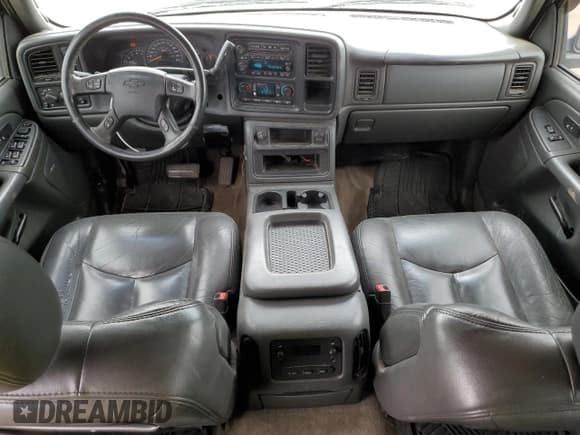 ✅ 2005 Chevrolet Silverado 2500HD LS • VIN: 1GCHK23U25F851308 • Lot: 68321325. Wystawiony na Copart z przebiegiem 255 749 mil. Bezpłatny archiwum sprzedaży aukcyjnych z USA i szczegółowy raport historii pojazdu na DreamBid. Zdjęcie 8.