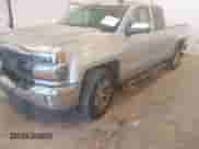 2018 Chevrolet Silverado 1500 LT z VIN 1GCVKREC6JZ298381, wystawiony jako IAAI lot #43383942 z przebiegiem 101 454 mil mil oraz . Historia ofert i sprzedaży dostępna na DreamBid. Obrazek 2.