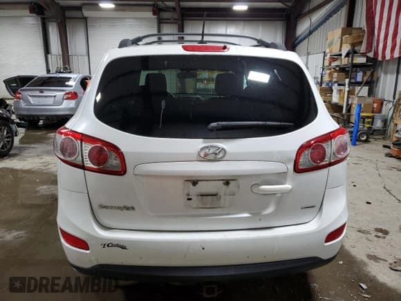 ✅ 2012 Hyundai Santa Fe GLS • VIN: 5XYZGDAB7CG123495 • Lot: 81838804. Listed on Copart with 145,621 mi. Free auction sales archive from the USA and detailed vehicle history report at DreamBid. Image 6.