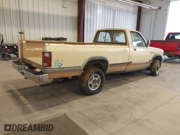 ✅ 1987 Dodge Dakota • VIN: 1B7GR14M4HS512318 • Lot: 43295833. Wystawiony na IAAI z przebiegiem 185 450 mil. Bezpłatny archiwum sprzedaży aukcyjnych z USA i szczegółowy raport historii pojazdu na DreamBid. Zdjęcie 4.