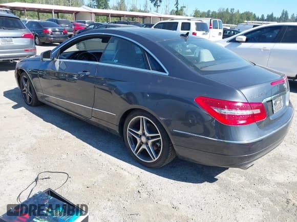 ✅ 2011 Mercedes-Benz E 350 • VIN: WDDKJ5GB6BF082932 • Lot: 42444596. Listed on IAAI with 128,401 mi. Free auction sales archive from the USA and detailed vehicle history report at DreamBid. Image 3.