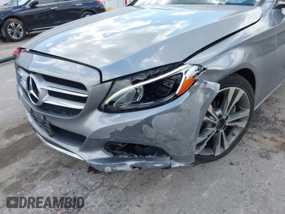 ✅ 2016 Mercedes-Benz C 300 • VIN: 55SWF4KB2GU110802 • Лот: 43080809. Опубликован ранее на IAAI с пробегом 128 584 миль. Бесплатный доступ к архиву аукционных продаж из США и подробный отчёт об истории автомобиля на DreamBid. Изображение 6.