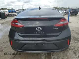 2018 Hyundai Ioniq SEL z VIN KMHC75LC3JU091590, wystawiony jako Copart lot #70326183 z przebiegiem 78 963 mil mil oraz . Historia ofert i sprzedaży dostępna na DreamBid. Obrazek 6.