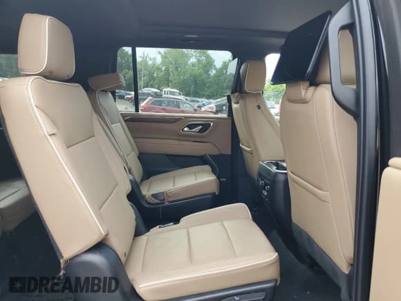 ✅ 2023 Chevrolet Suburban Premier • VIN: 1GNSKFKL0PR311146 • Lot: 60216154. Wystawiony na Copart z przebiegiem Nie podano. Bezpłatny archiwum sprzedaży aukcyjnych z USA i szczegółowy raport historii pojazdu na DreamBid. Zdjęcie 11.