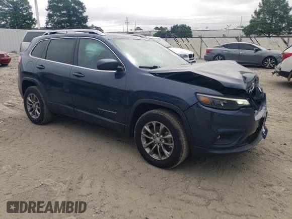 ✅ 2020 Jeep Cherokee Altitude • VIN: 1C4PJMLX0LD512883 • Lot: 61228625. Wystawiony na Copart z przebiegiem 31 088 mil. Bezpłatny archiwum sprzedaży aukcyjnych z USA i szczegółowy raport historii pojazdu na DreamBid. Zdjęcie 4.