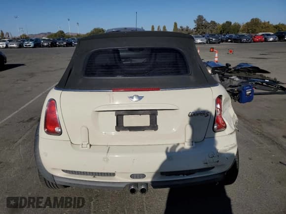 ✅ 2007 MINI Convertible S • VIN: WMWRH335X7TL95464 • Лот: 81719985. Опубликован ранее на Copart с пробегом 176 865 миль. Бесплатный доступ к архиву аукционных продаж из США и подробный отчёт об истории автомобиля на DreamBid. Изображение 6.