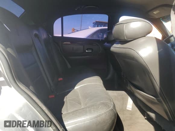 ✅ 2000 Lincoln Town Car Executive • VIN: 1LNHM81W9YY908643 • Lot: 68047715. Listed on Copart with 129,499 mi. Free auction sales archive from the USA and detailed vehicle history report at DreamBid. Image 10.