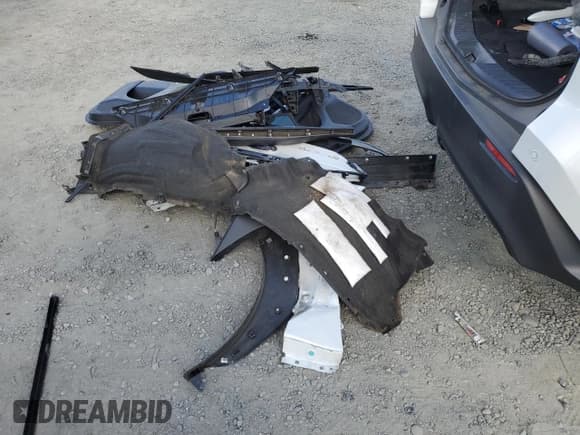 ✅ 2023 Subaru Solterra Premium • VIN: JTMABABA0PA023910 • Лот: 72095665. Опубликован ранее на Copart с пробегом 48 818 миль. Бесплатный доступ к архиву аукционных продаж из США и подробный отчёт об истории автомобиля на DreamBid. Изображение 13.