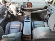 ✅ 2023 Nissan Rogue SL • VIN: 5N1BT3CA0PC780639 • Lot: 86898445. Wystawiony na Copart z przebiegiem 22 361 mil. Bezpłatny archiwum sprzedaży aukcyjnych z USA i szczegółowy raport historii pojazdu na DreamBid. Zdjęcie 8.