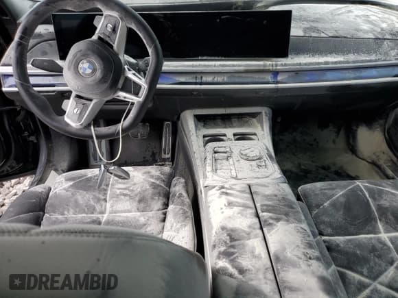 ✅ 2024 BMW 7 Series 740i xDrive • VIN: WBA33EH04RCR24049 • Lot: 64832905. Wystawiony na Copart z przebiegiem 12 416 mil. Bezpłatny archiwum sprzedaży aukcyjnych z USA i szczegółowy raport historii pojazdu na DreamBid. Zdjęcie 8.