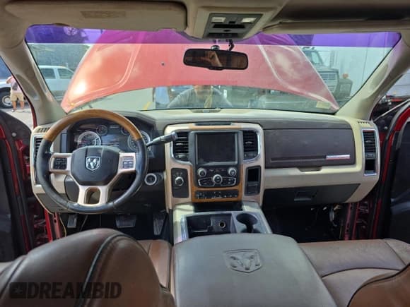 ✅ 2018 Ram 3500 Laramie • VIN: 3C63RRML6JG132602 • Lot: 71025035. Wystawiony na Copart z przebiegiem 141 274 mil. Bezpłatny archiwum sprzedaży aukcyjnych z USA i szczegółowy raport historii pojazdu na DreamBid. Zdjęcie 9.