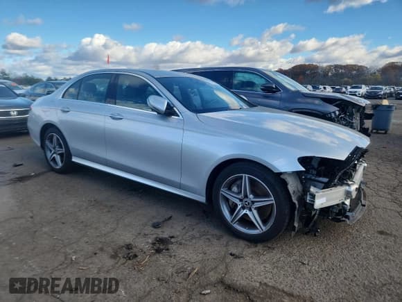 ✅ 2019 Mercedes-Benz E 300 • VIN: WDDZF4KBXKA626637 • Lot: 91657495. Listed on Copart with 111,965 mi. Free auction sales archive from the USA and detailed vehicle history report at DreamBid. Image 4.