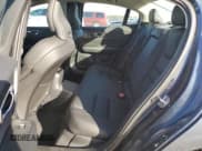 ✅ 2023 Volvo S60 • VIN: 7JRH60FFXPG238485 • Lot: 43203315. Wystawiony na Copart z przebiegiem 24 960 mil. Bezpłatny archiwum sprzedaży aukcyjnych z USA i szczegółowy raport historii pojazdu na DreamBid. Zdjęcie 10.