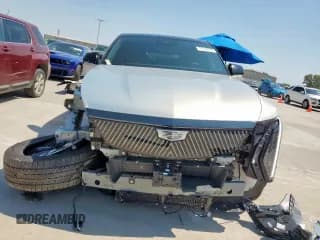 ✅ 2025 Cadillac ESCALADE IQ • VIN: 1GYTEEKL3SU101378 • Lot: 71510755. Wystawiony na Copart z przebiegiem 12 080 mil. Bezpłatny archiwum sprzedaży aukcyjnych z USA i szczegółowy raport historii pojazdu na DreamBid. Zdjęcie 5.