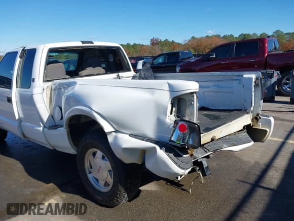 ✅ 2003 GMC Sonoma SLS • VIN: 1GTCS19X638161424 • Lot: 43651697. Wystawiony na IAAI z przebiegiem 216 862 mil. Bezpłatny archiwum sprzedaży aukcyjnych z USA i szczegółowy raport historii pojazdu na DreamBid. Zdjęcie 6.